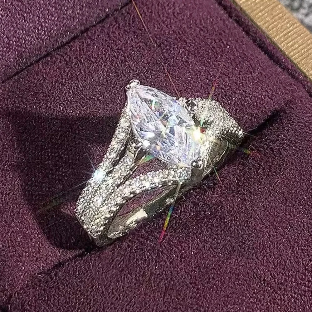 Elegant Silver Marquise Cut Ring - Picture 2 of 2